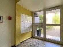 Eingangsbereich Helle 3-Zimmer Wohnung mit Aufzug, sonniger Loggia und Tiefgaragenstellplatz