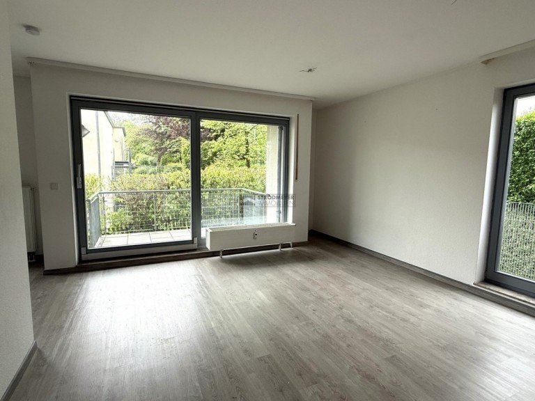 Wohnzimmer Hagen - Hohenlimburg Etagenwohnung Bj. 2000: Gem�tliche Wohnung mit Balkon und Garage auf Erbpachtgrundst�ck!