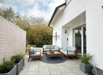 Hauptbild Junges Einfamilienhaus mit Doppelgarage und kleinem Garten
