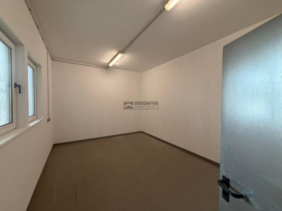 B�roraum in der Halle Halle Hagen