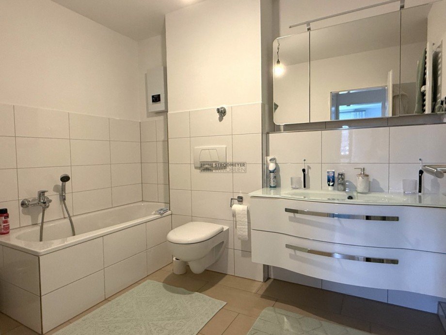 Badezimmer mit Wanne und Dusche Etagenwohnung Hagen