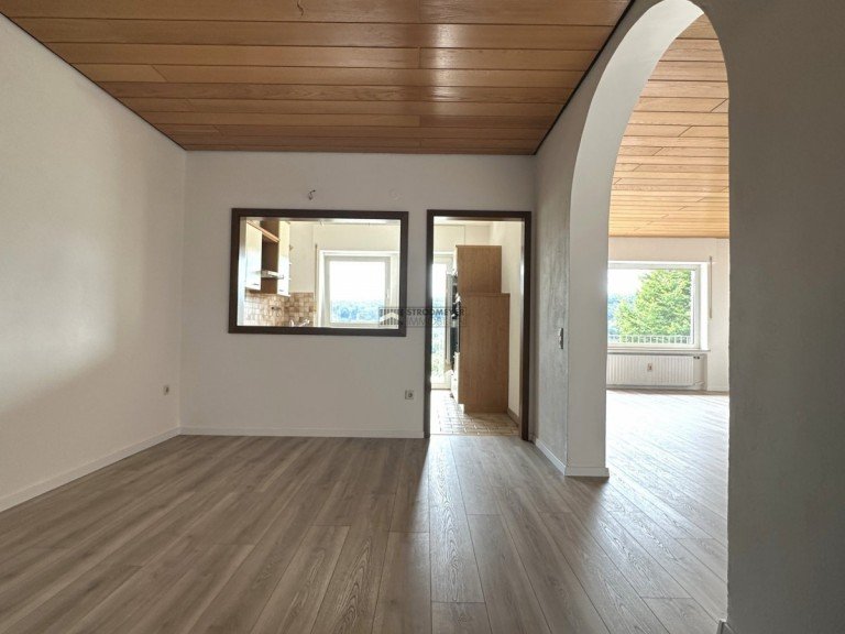 Titelbild Herdecke - Kirchende Etagenwohnung Gro�z�gige 2,5-Zimmerwohnung mit S�dbalkon und Stellplatz