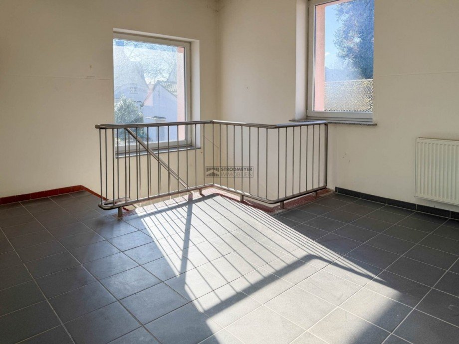 Treppe zum Sozialbereich Halle Hagen