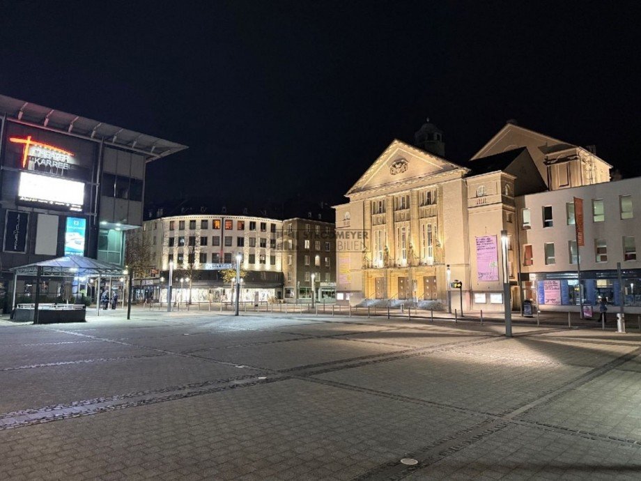 Theaterplatz bei Nacht Gesch�ftshaus Hagen