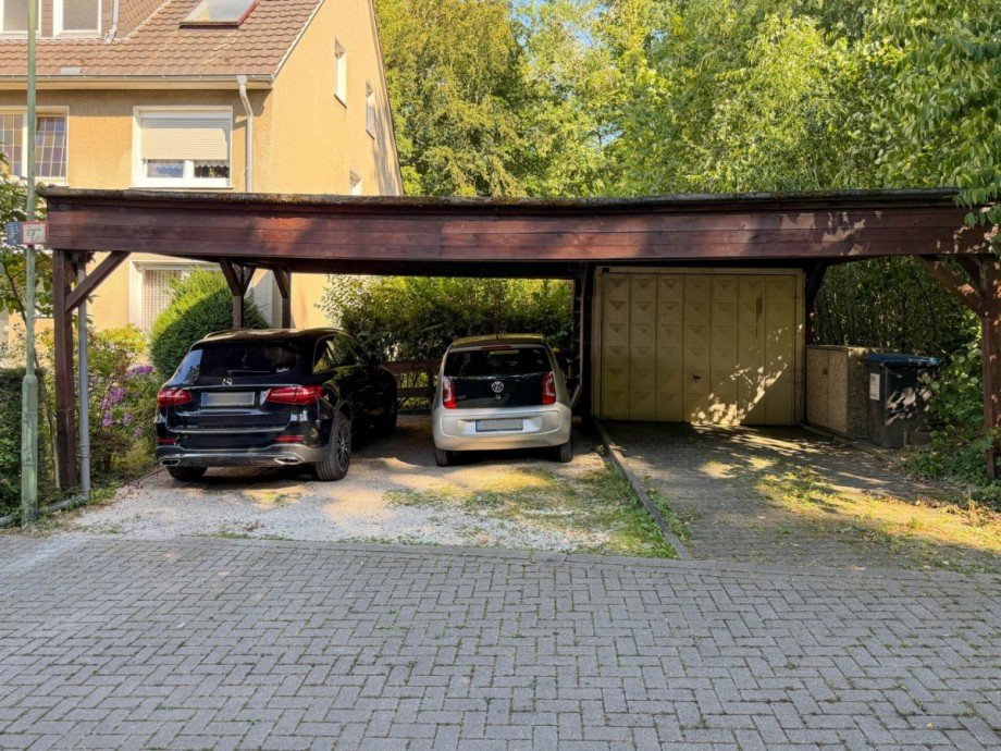 Stellplatz (rechts) Dachgeschosswohnung Hagen
