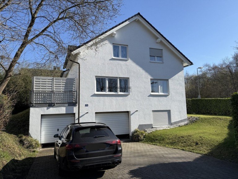 Ansicht Herdecke - Ostende Einfamilienhaus Bj. 2001: Freistehendes Einfamilienhaus mit Doppelgarage und kleinem Garten