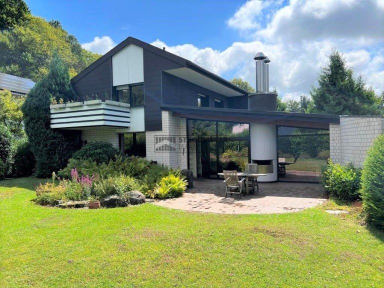 Hausansicht Hagen - Emst Einfamilienhaus Architektonische Perle auf wundersch�nem Grundst�ck mit 2 Garagen!