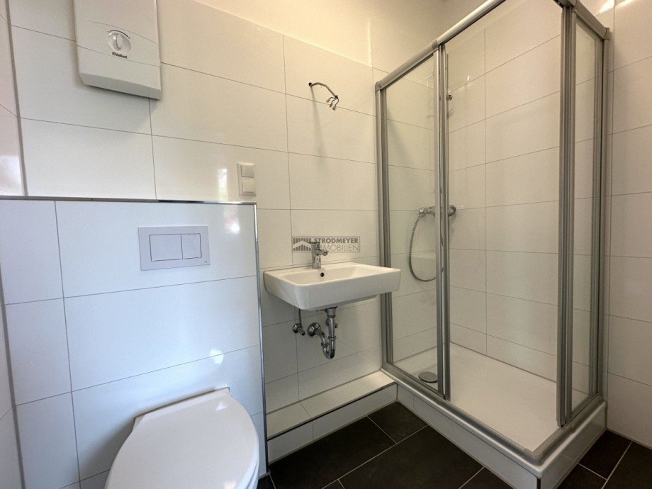 Modernes Duschbad Erdgeschosswohnung Wetter